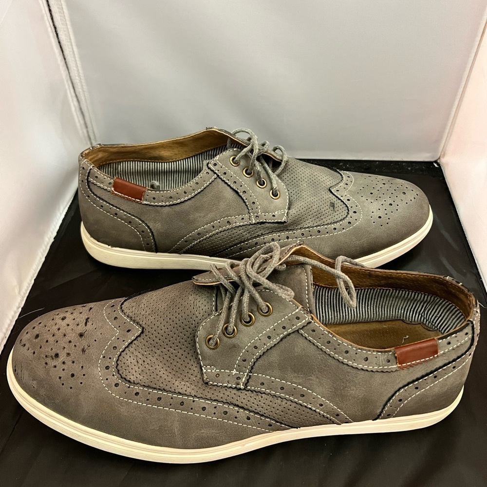 Steve Madden gray Suede shoe